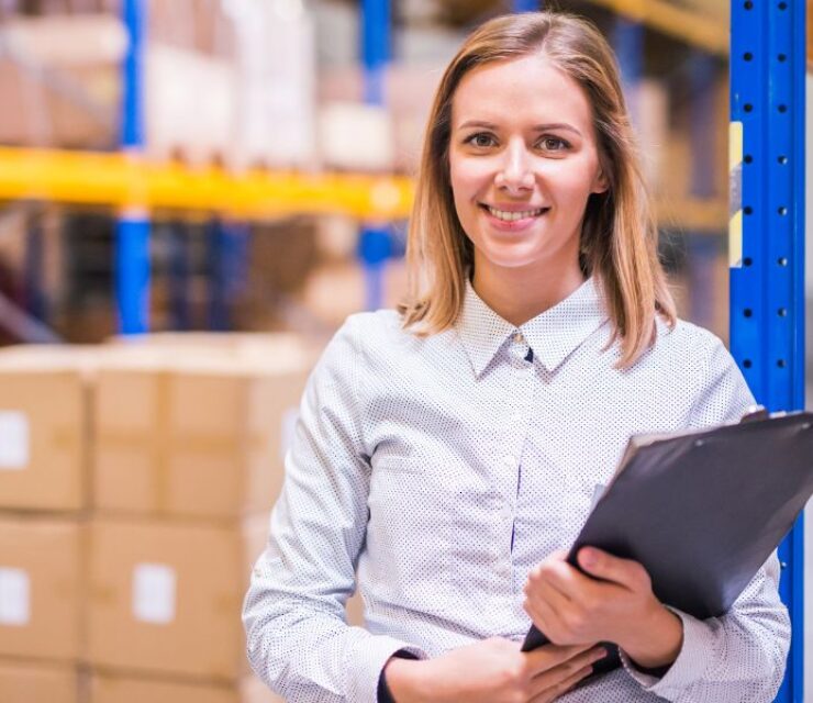 A Day in the Life of a Warehouse Manager: Roles & Responsibilities